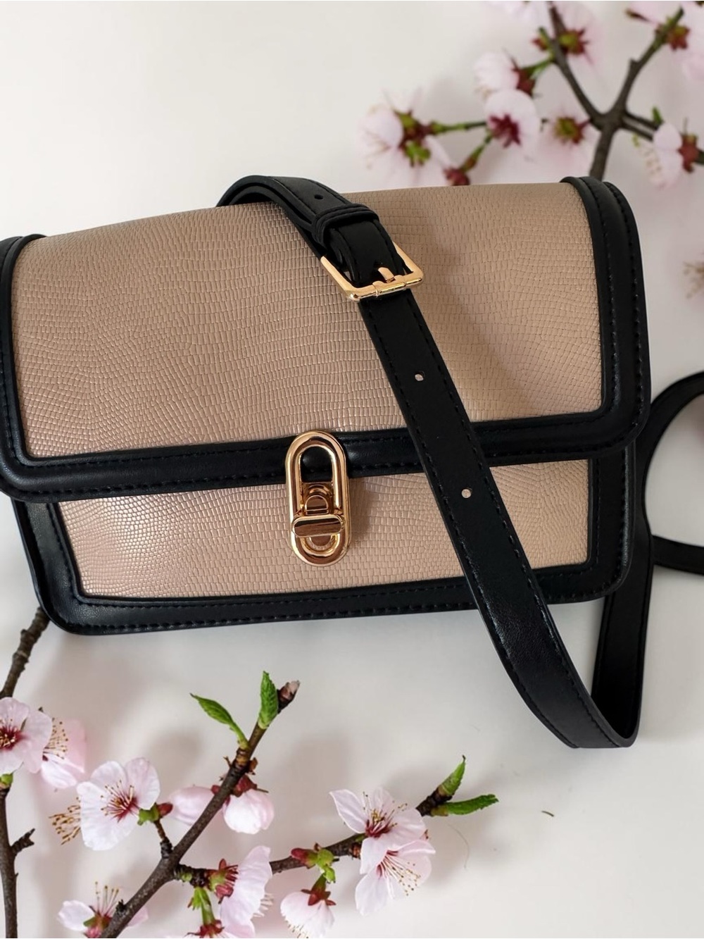Jules Kae Beige and Black Crossbody Bag with Gold Hardware NWOT